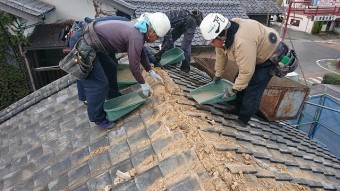大棟の棟瓦の解体