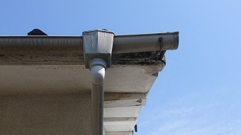 雨漏りで傷んだモルタル仕上げの鼻隠し