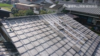 雨漏りのする和室の上の屋根