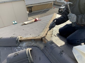 棟の芯木を解体
