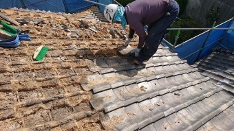 古瓦の解体撤去
