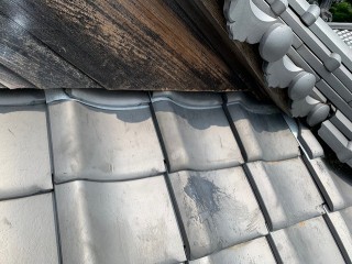 割れた瓦の修理後の写真