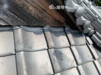 割れた瓦の修理後の写真
