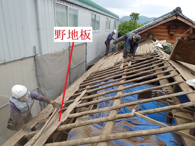 西条市の納屋の屋根葺き替え工事で屋根下地工事をしました 西条 新居浜市の屋根工事 雨漏り修理は街の屋根やさん西条 新居浜店