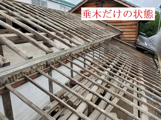 西条市の納屋の屋根葺き替え工事で屋根下地工事をしました 西条 新居浜市の屋根工事 雨漏り修理は街の屋根やさん西条 新居浜店