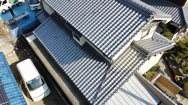 菊間瓦の屋根のドローン写真