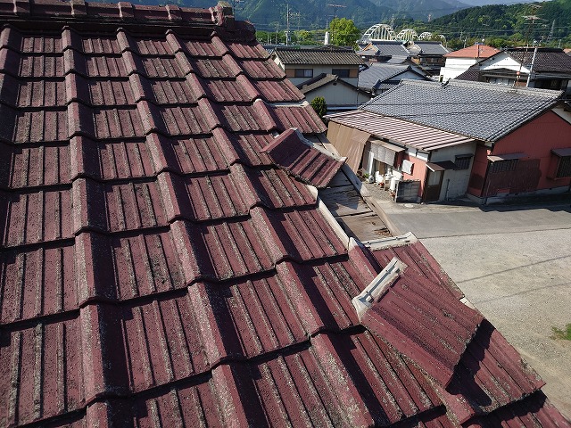 松山市で強風により屋根のセメント瓦が飛散、無料の屋根診断　