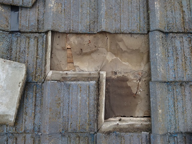 セメント瓦の下の防水紙