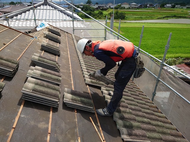 今治市でモニエル瓦の屋根を屋根葺き替えリフォームはじめます