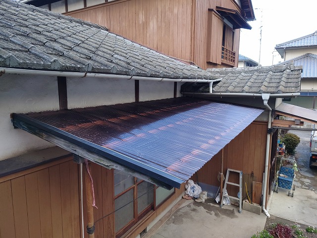 ポリカ波板のテラス屋根