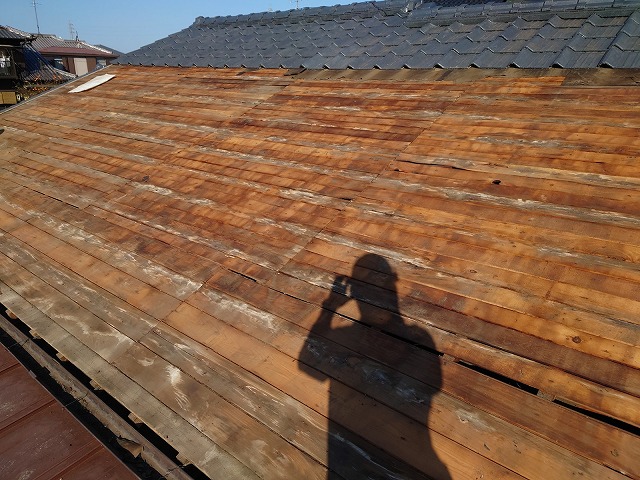セメント瓦屋根の野地板