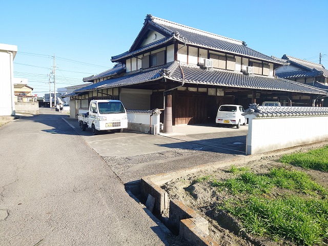 日本瓦の納屋