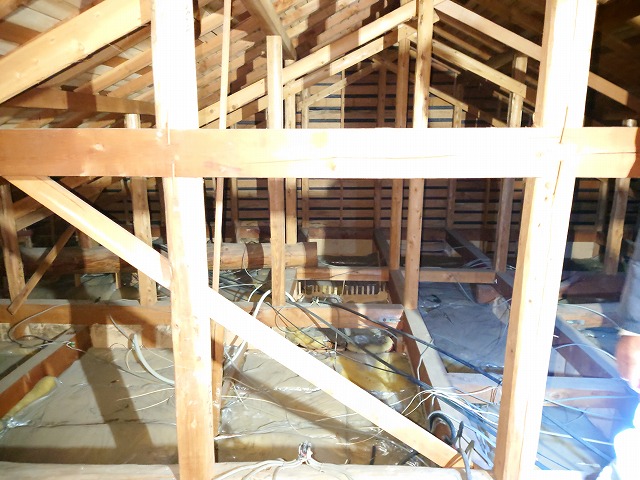 木造住宅の天井裏
