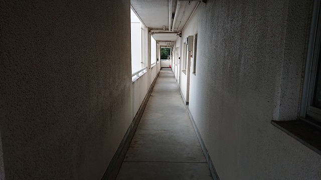 マンションの廊下