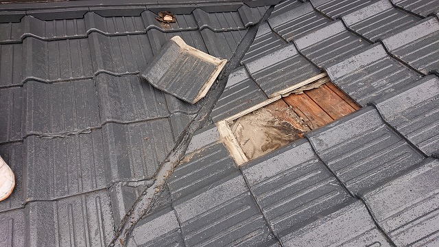 セメント瓦屋根の雨漏り調査
