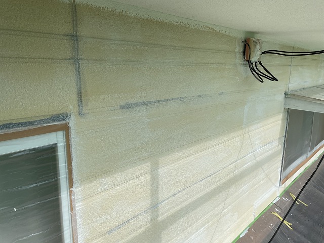 外壁　シーラーを塗布後