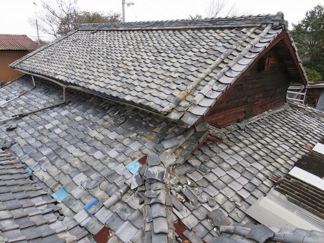 屋根葺き替え工事前の写真