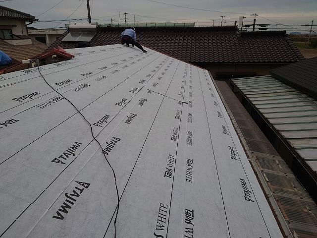 防水紙を施工した屋根