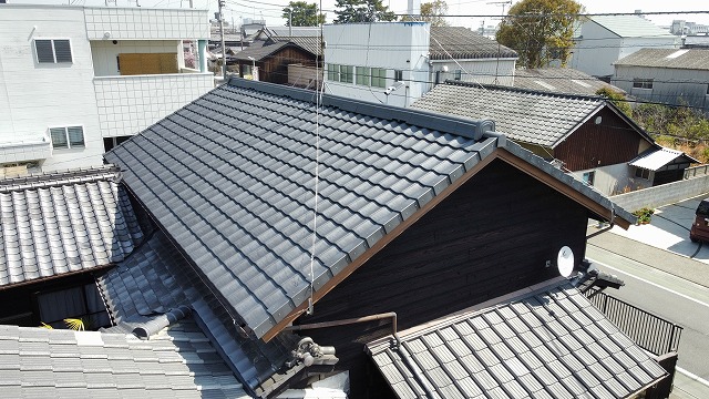 軽量ハイブリッド屋根材のルーガの屋根