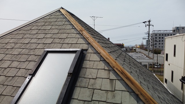 四国中央市で「やまじ風」の突風で被害の出た屋根を屋根診断