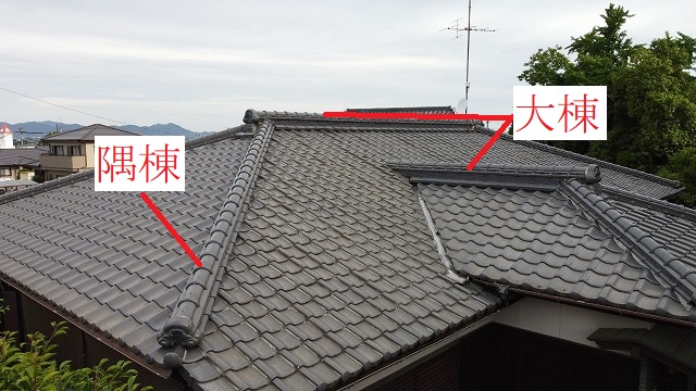釉薬瓦の寄棟屋根